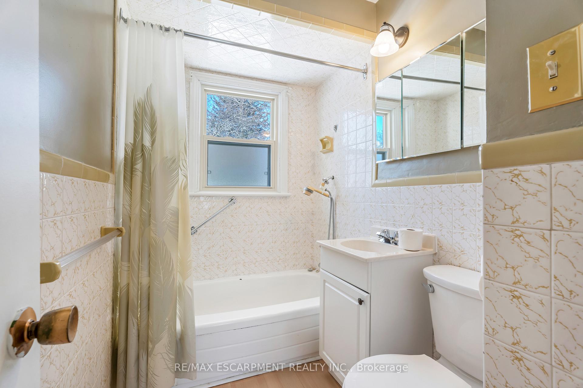 Photo 14 of 59 Mountain Avenue N, Hamilton, Stoney Creek — HOMEH