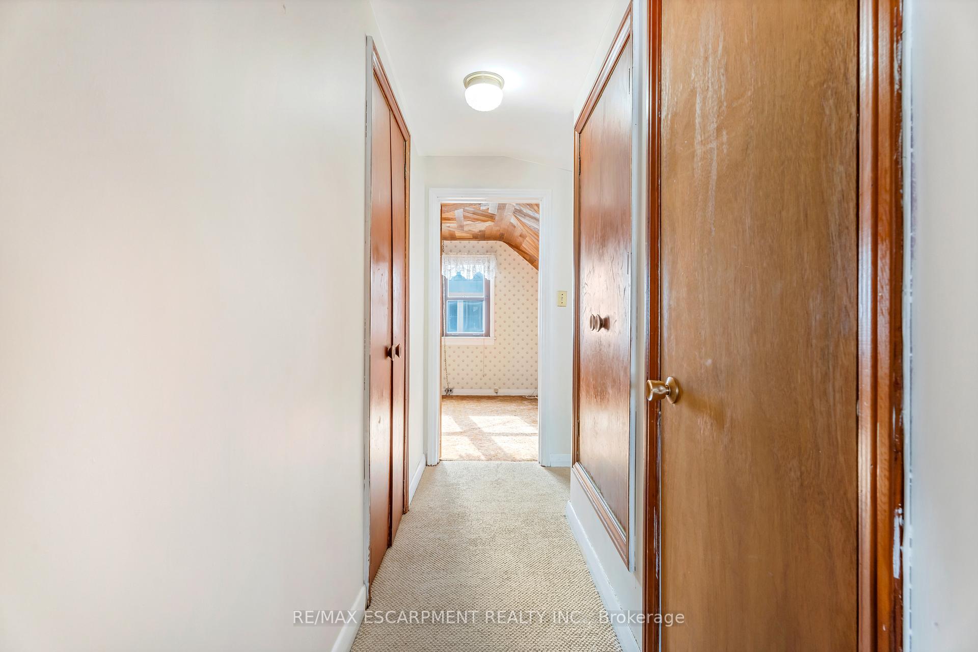 Photo 19 of 59 Mountain Avenue N, Hamilton, Stoney Creek — HOMEH
