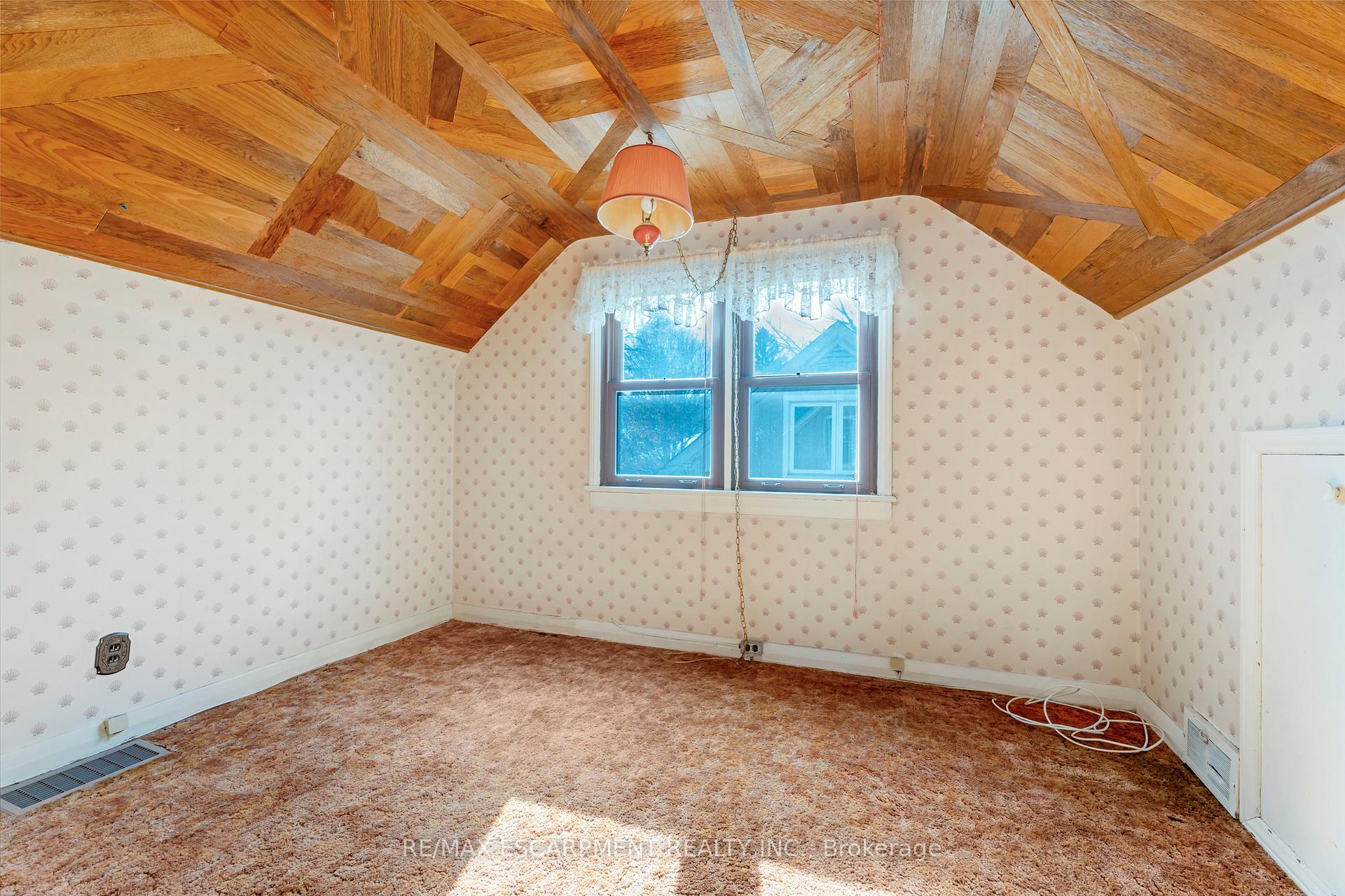 Photo 21 of 59 Mountain Avenue N, Hamilton, Stoney Creek — HOMEH