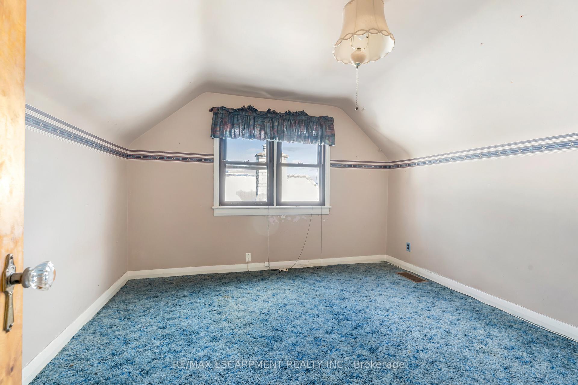 Photo 23 of 59 Mountain Avenue N, Hamilton, Stoney Creek — HOMEH