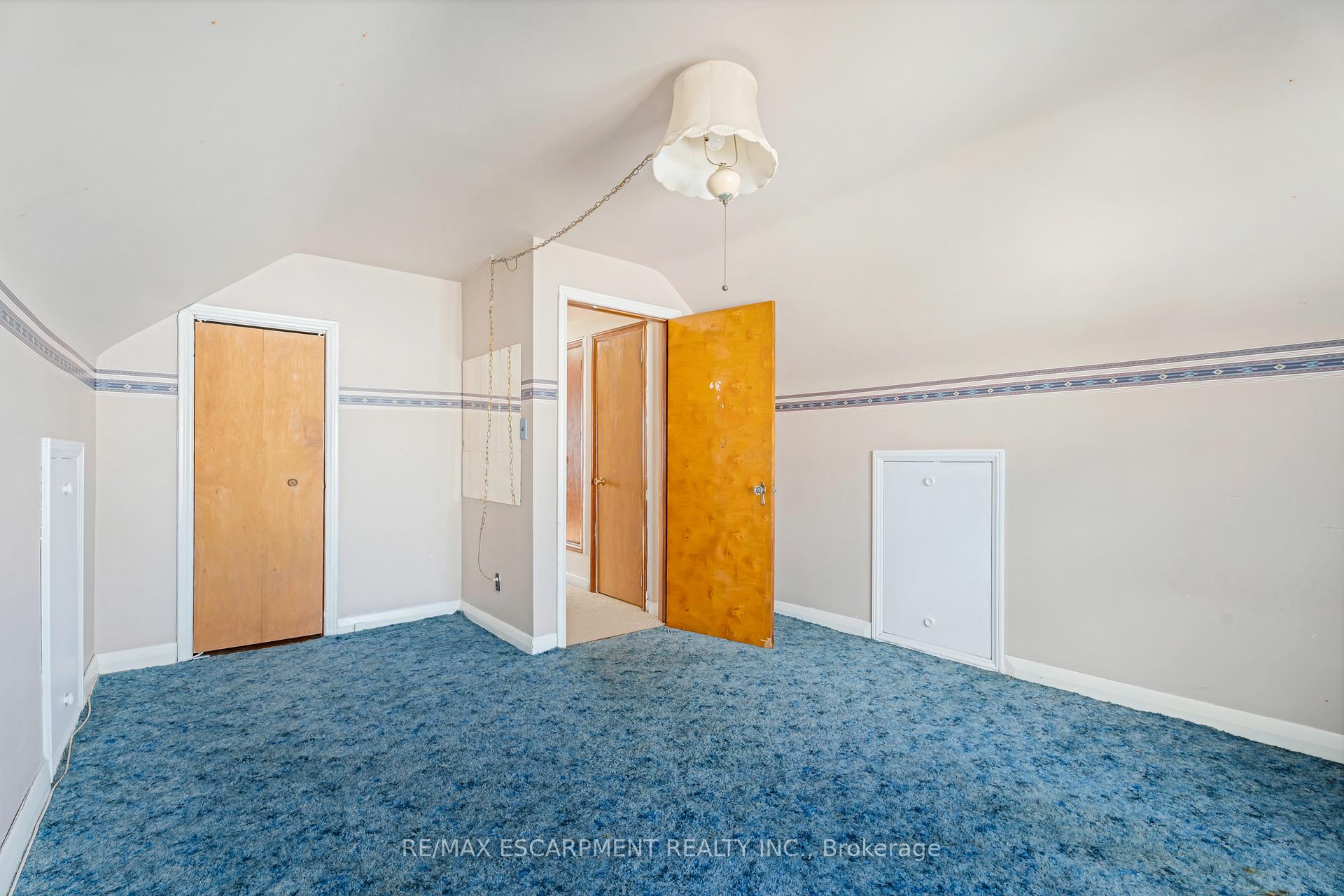 Photo 24 of 59 Mountain Avenue N, Hamilton, Stoney Creek — HOMEH
