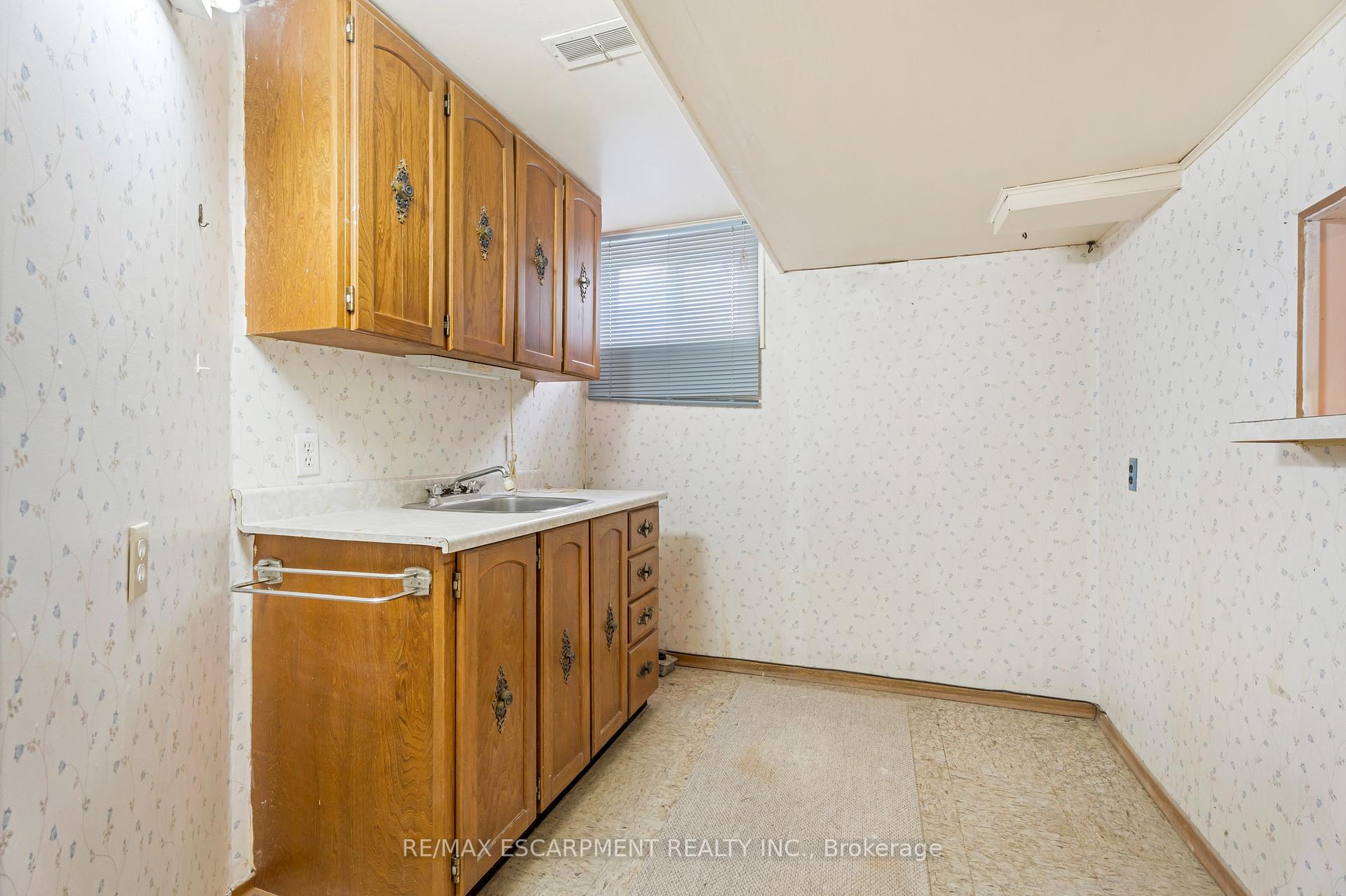 Photo 32 of 59 Mountain Avenue N, Hamilton, Stoney Creek — HOMEH