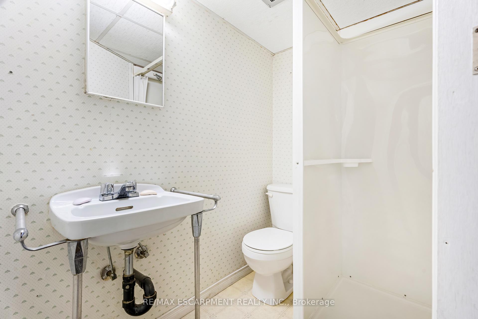 Photo 34 of 59 Mountain Avenue N, Hamilton, Stoney Creek — HOMEH