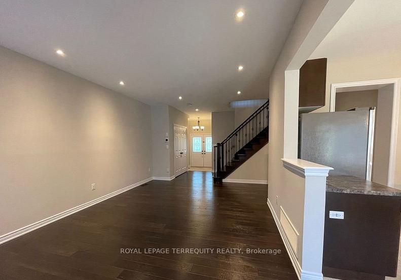 Photo 4 of 4605 Keystone Crescent, Burlington, Alton — HOMEH