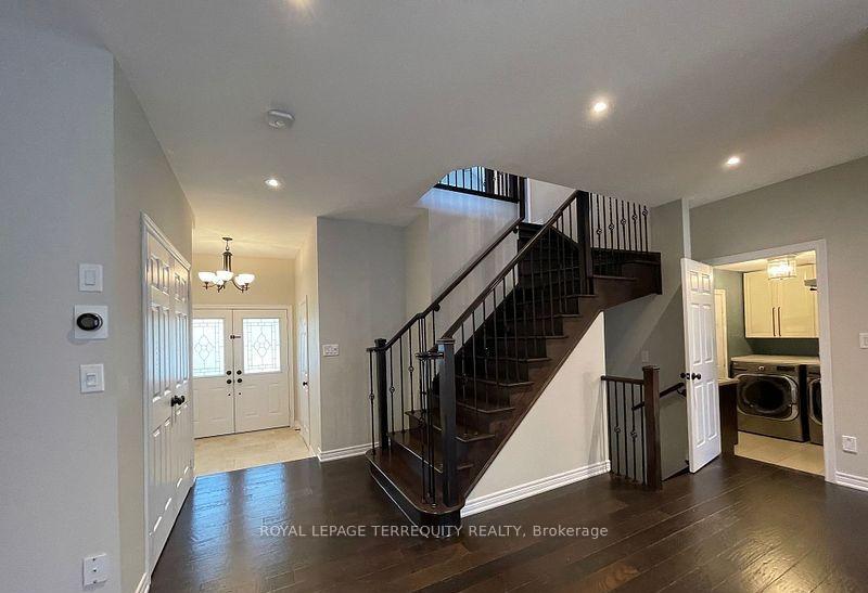 Photo 5 of 4605 Keystone Crescent, Burlington, Alton — HOMEH