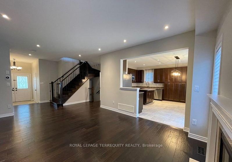 Photo 6 of 4605 Keystone Crescent, Burlington, Alton — HOMEH
