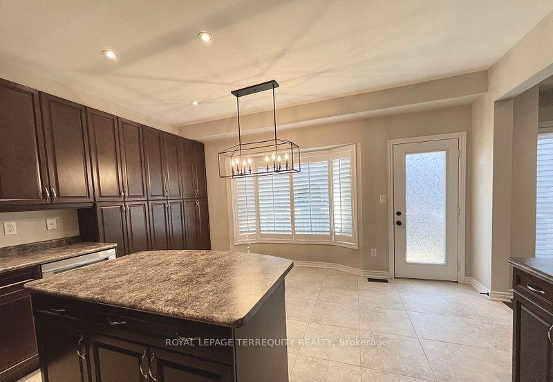 Photo 12 of 4605 Keystone Crescent, Burlington, Alton — HOMEH