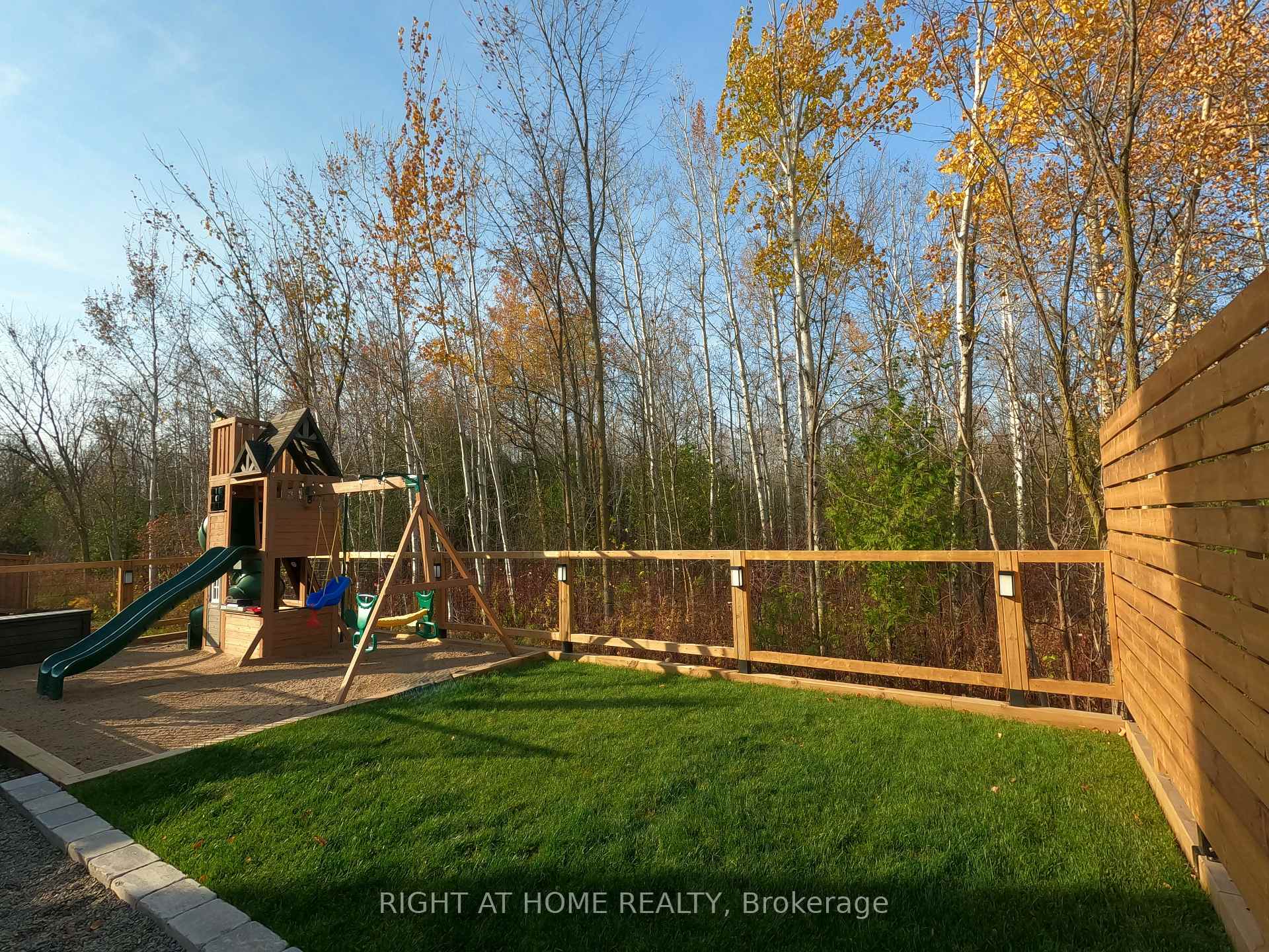 Photo 26 of 215 Roy Drive, Clearview, Stayner — HOMEH