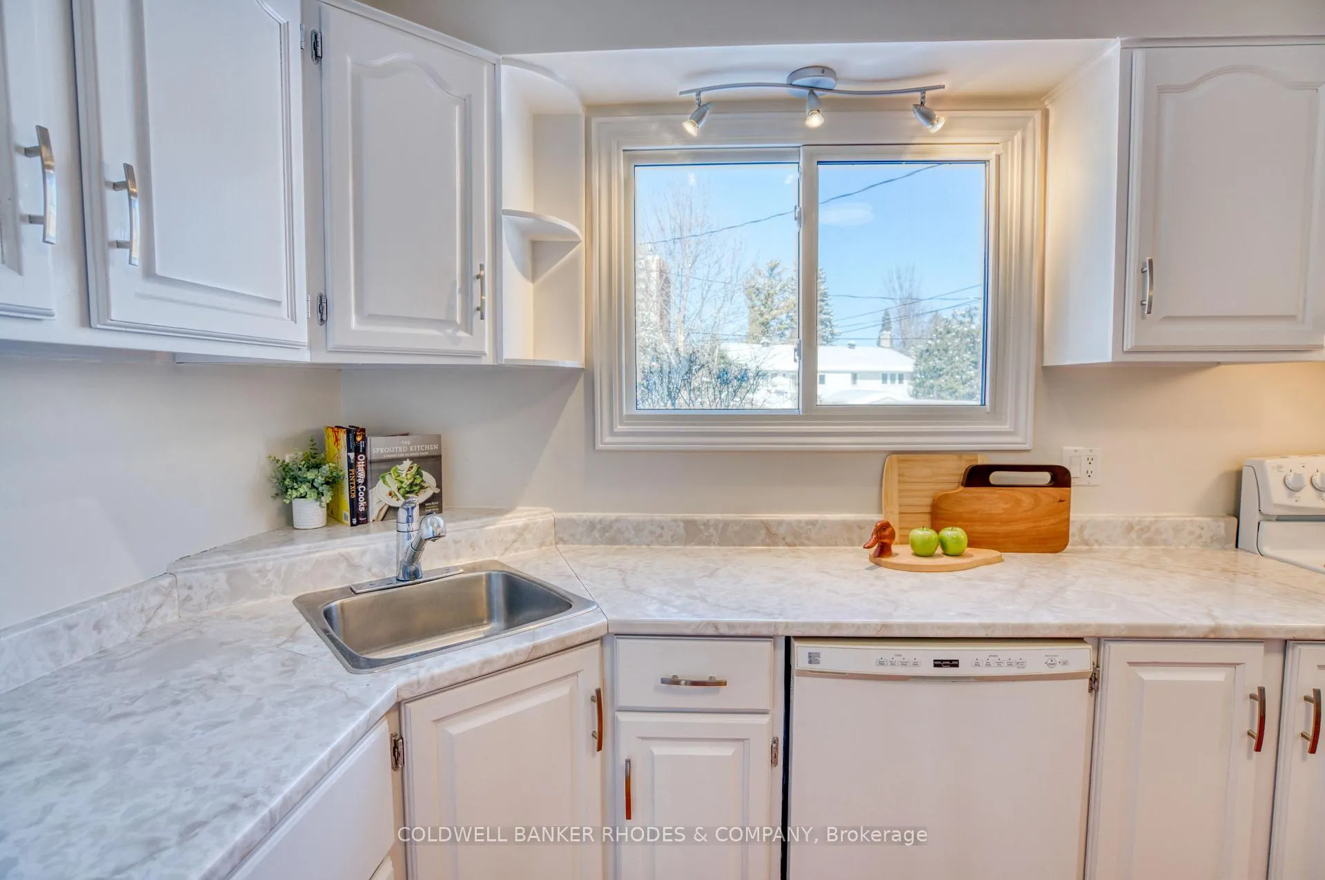 Photo 17 of 1947 Conrad Avenue, Ottawa, Guildwood Estates - Urbandale Acres — HOMEH
