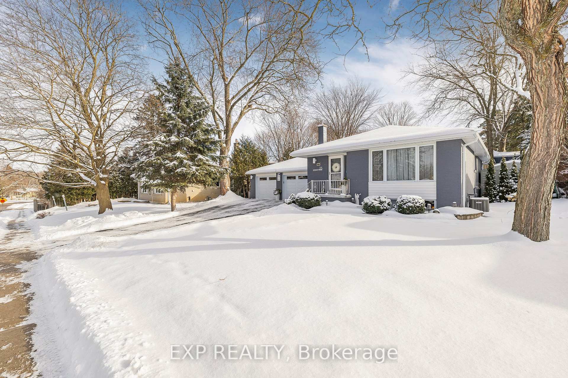 Photo 2 of 25 Kemano Road, Aurora, Aurora Heights — HOMEH