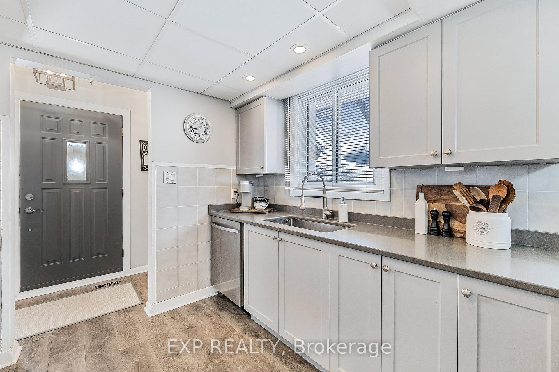 Photo 6 of 25 Kemano Road, Aurora, Aurora Heights — HOMEH