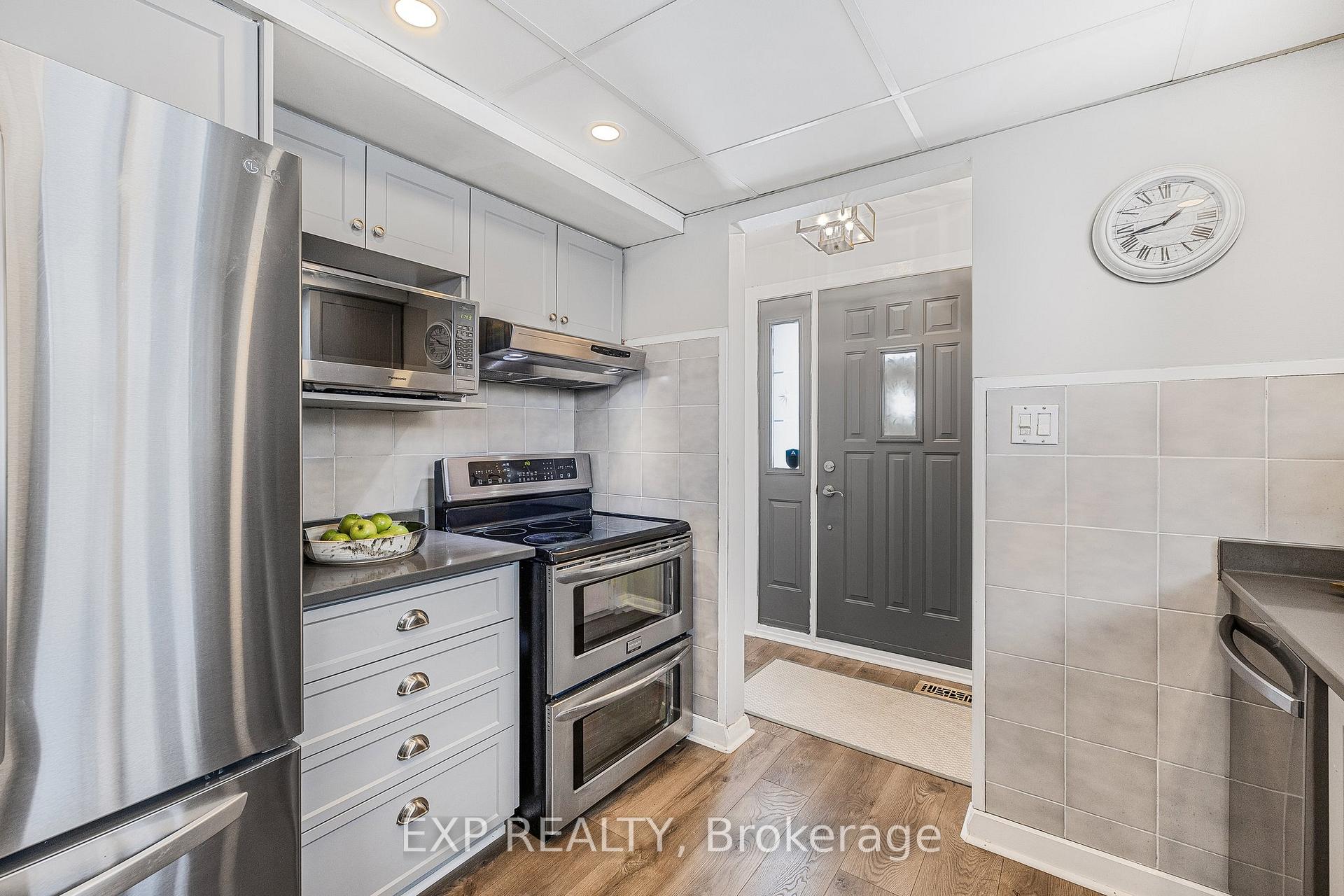 Photo 7 of 25 Kemano Road, Aurora, Aurora Heights — HOMEH