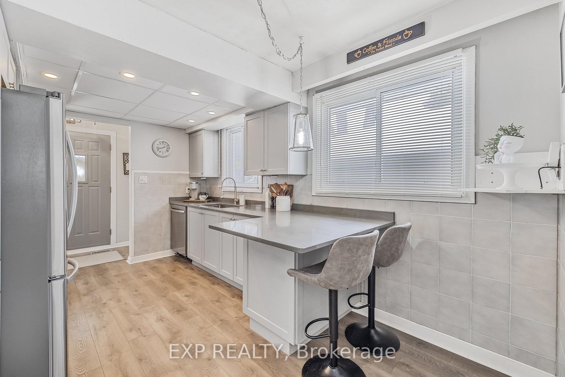 Photo 9 of 25 Kemano Road, Aurora, Aurora Heights — HOMEH