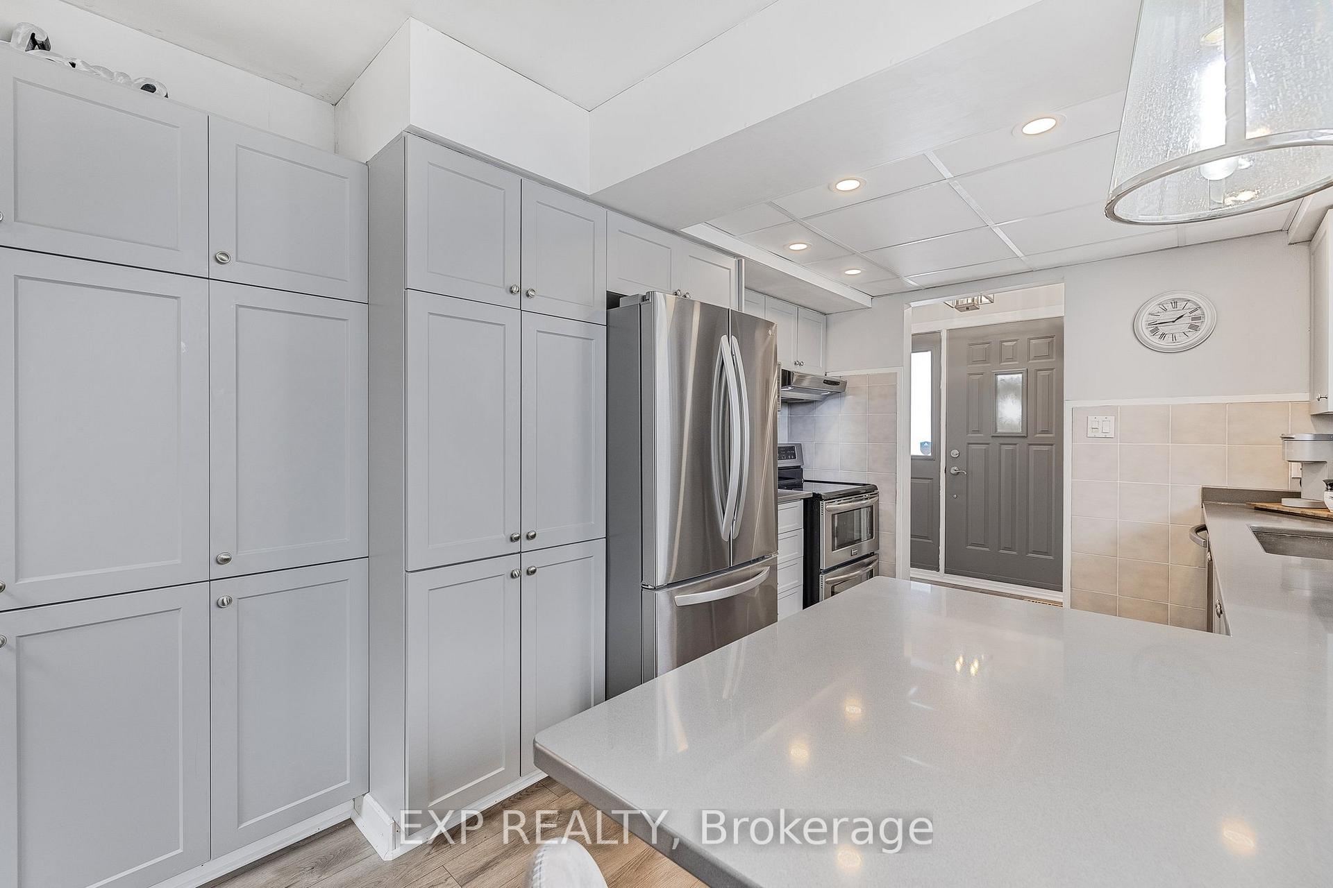 Photo 10 of 25 Kemano Road, Aurora, Aurora Heights — HOMEH