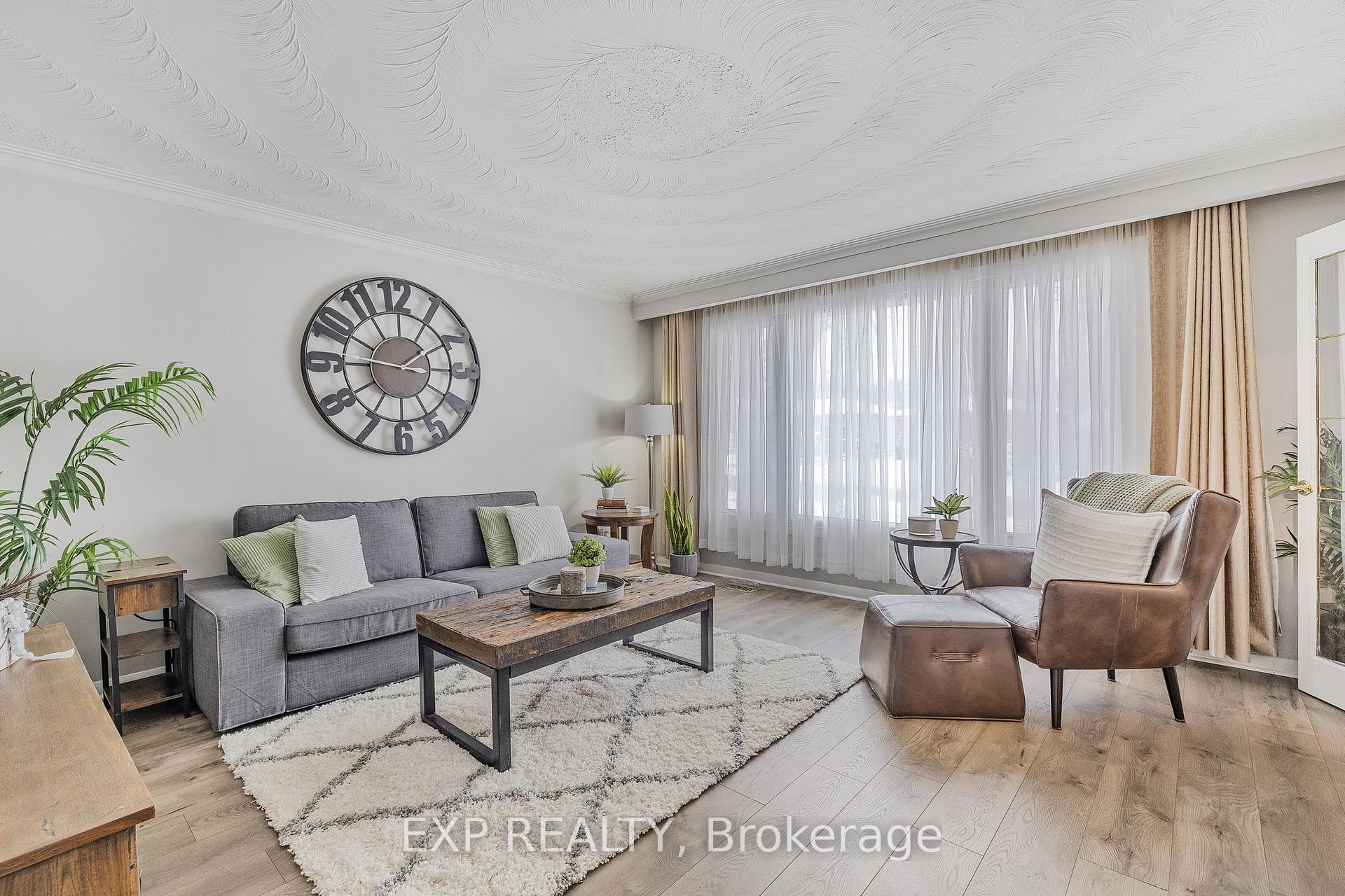 Photo 12 of 25 Kemano Road, Aurora, Aurora Heights — HOMEH