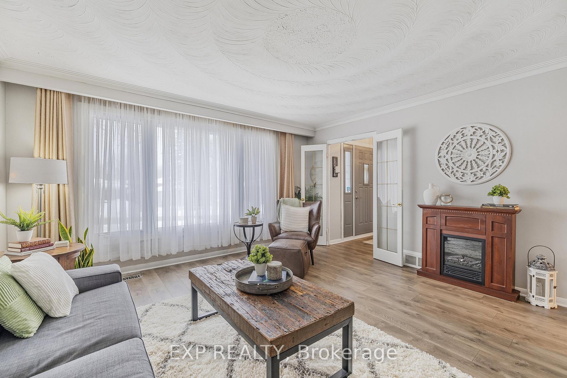 Photo 13 of 25 Kemano Road, Aurora, Aurora Heights — HOMEH