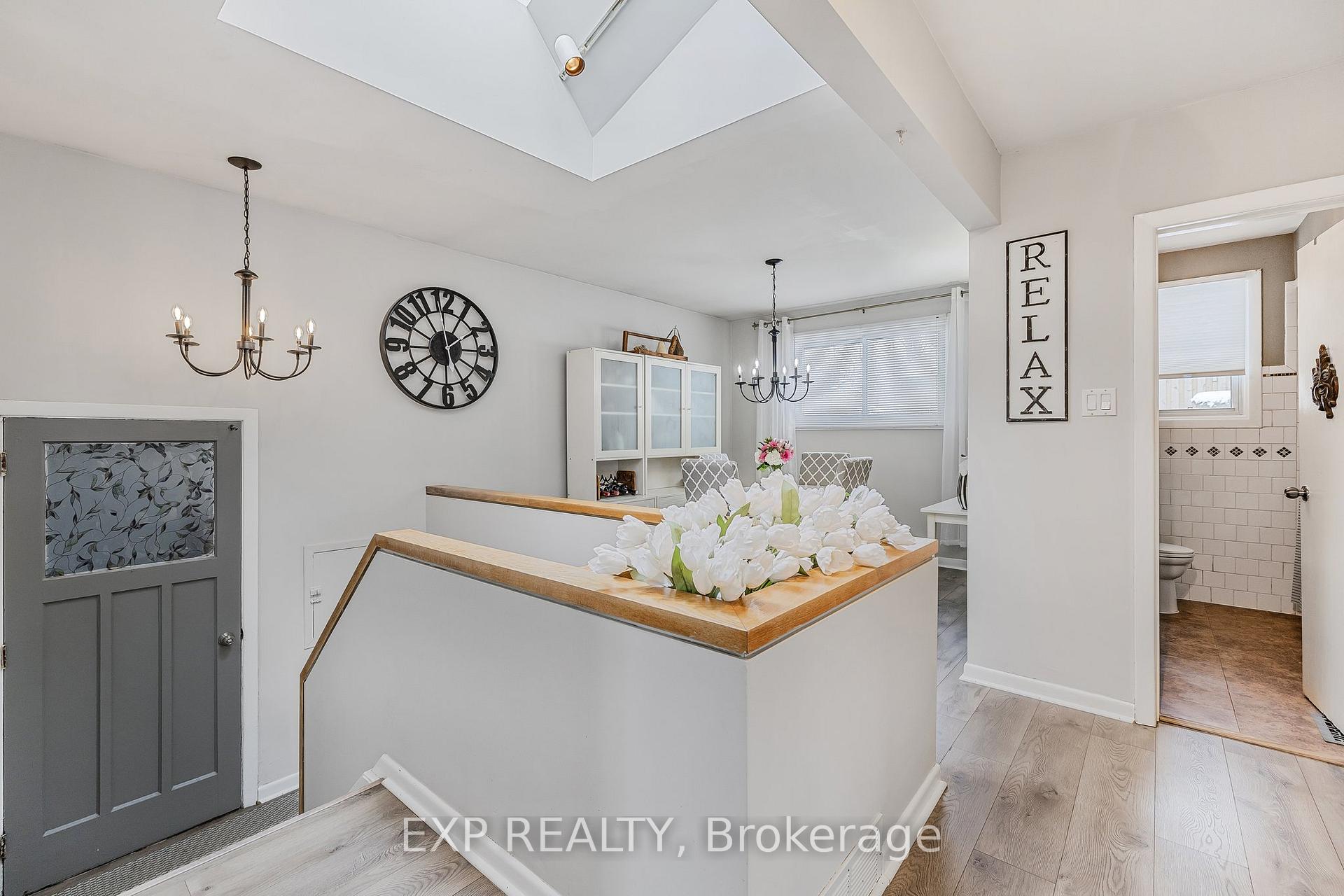 Photo 14 of 25 Kemano Road, Aurora, Aurora Heights — HOMEH