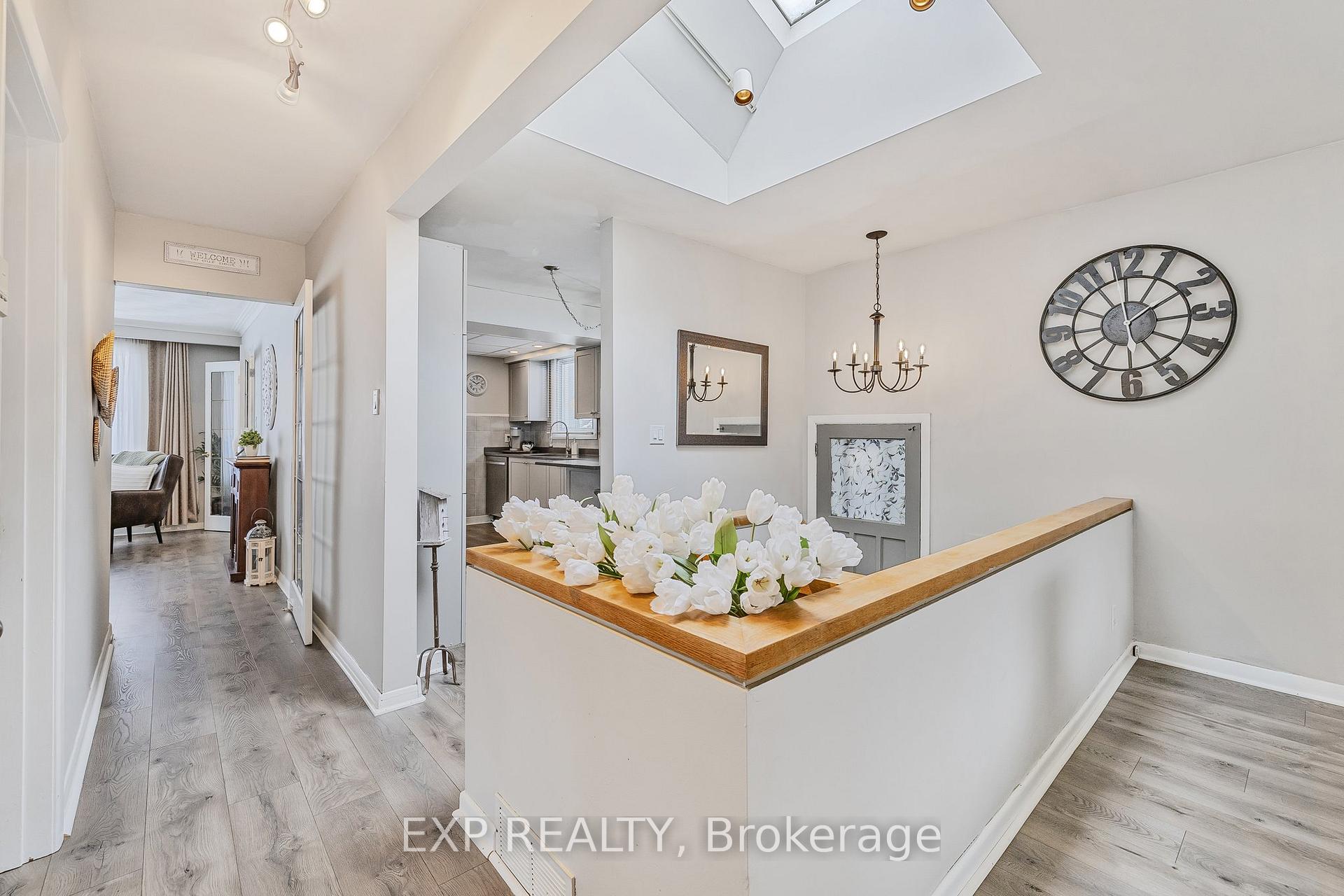 Photo 15 of 25 Kemano Road, Aurora, Aurora Heights — HOMEH