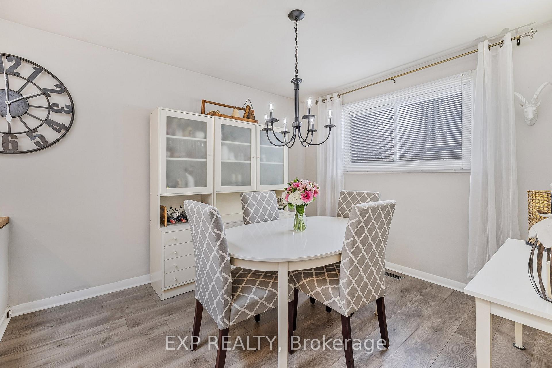 Photo 16 of 25 Kemano Road, Aurora, Aurora Heights — HOMEH