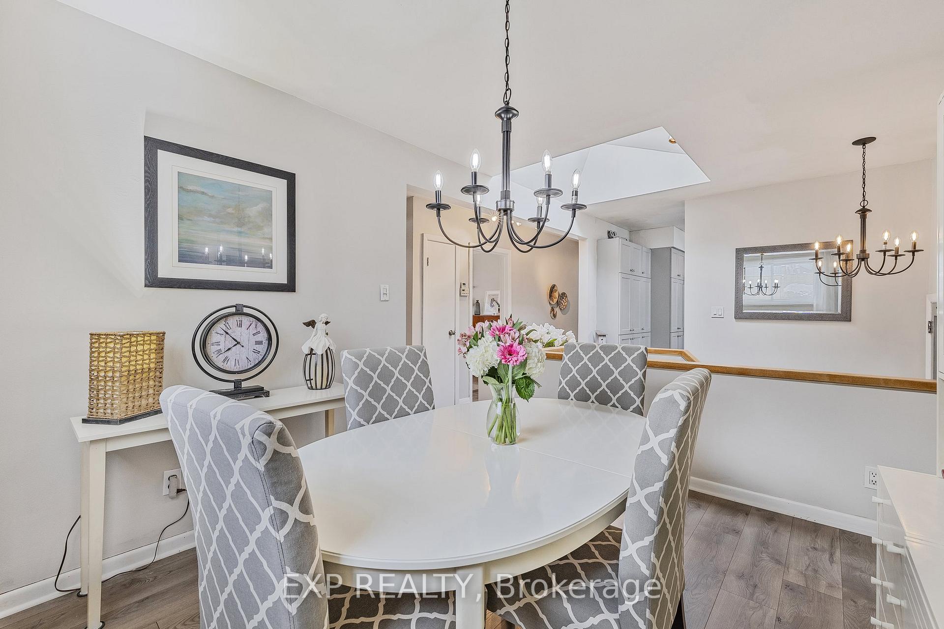 Photo 17 of 25 Kemano Road, Aurora, Aurora Heights — HOMEH