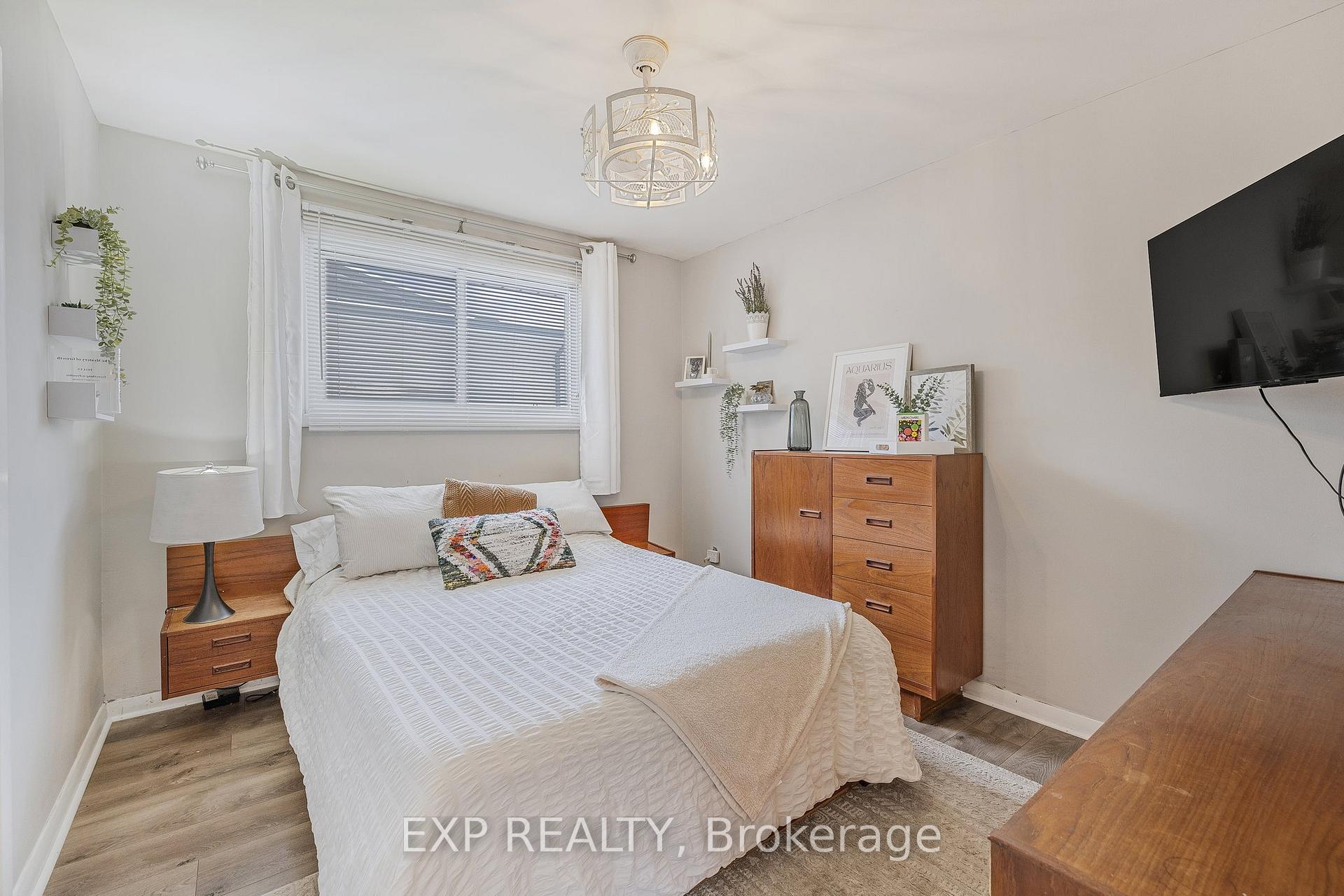Photo 18 of 25 Kemano Road, Aurora, Aurora Heights — HOMEH