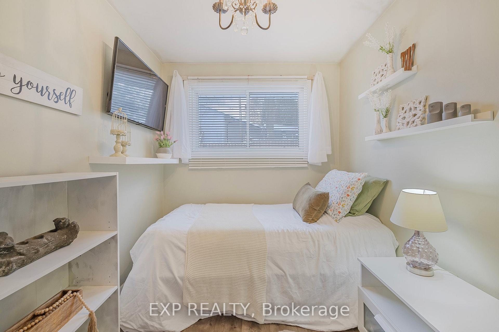 Photo 19 of 25 Kemano Road, Aurora, Aurora Heights — HOMEH