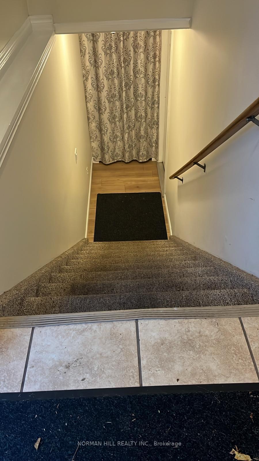 Photo 2 of Unit D, 17 Centre Street, Barrie, Allandale — HOMEH