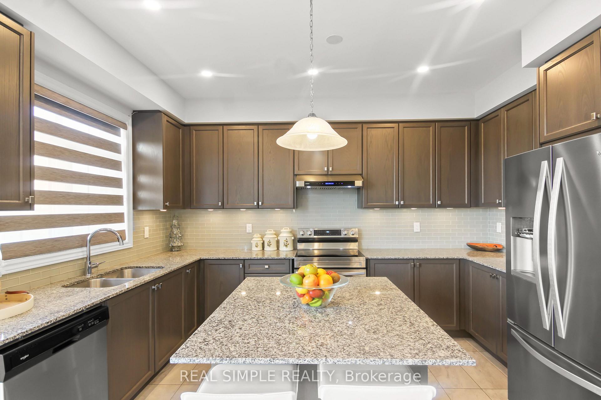 Photo 10 of 8 Wainwright Drive, Brampton, Northwest Brampton — HOMEH