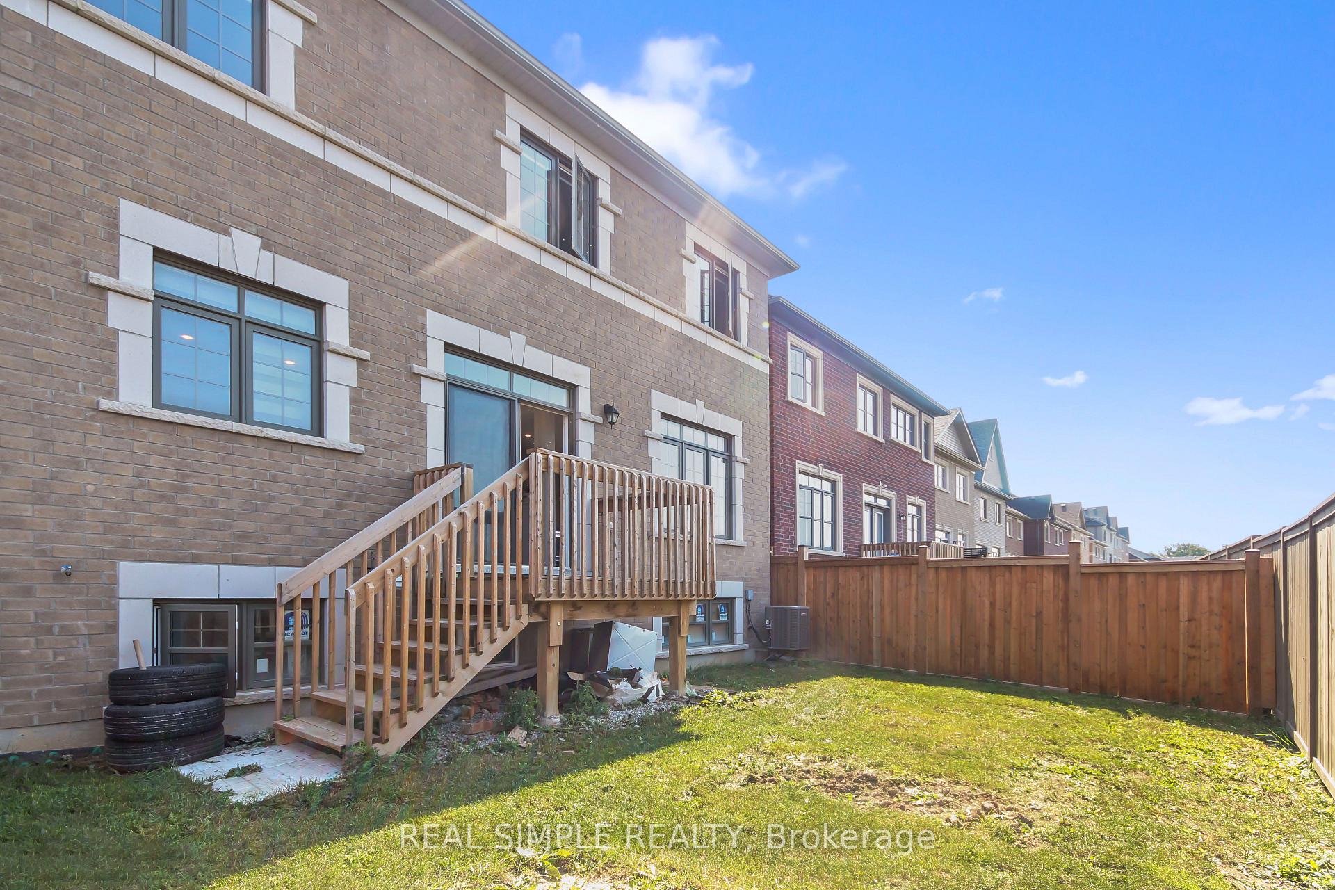 Photo 12 of 8 Wainwright Drive, Brampton, Northwest Brampton — HOMEH