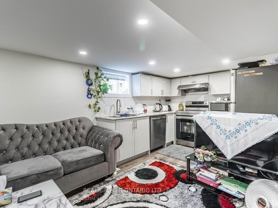 Photo 2 of Unit Bsmt, 92 Mill Street N, Brampton, Downtown Brampton — HOMEH