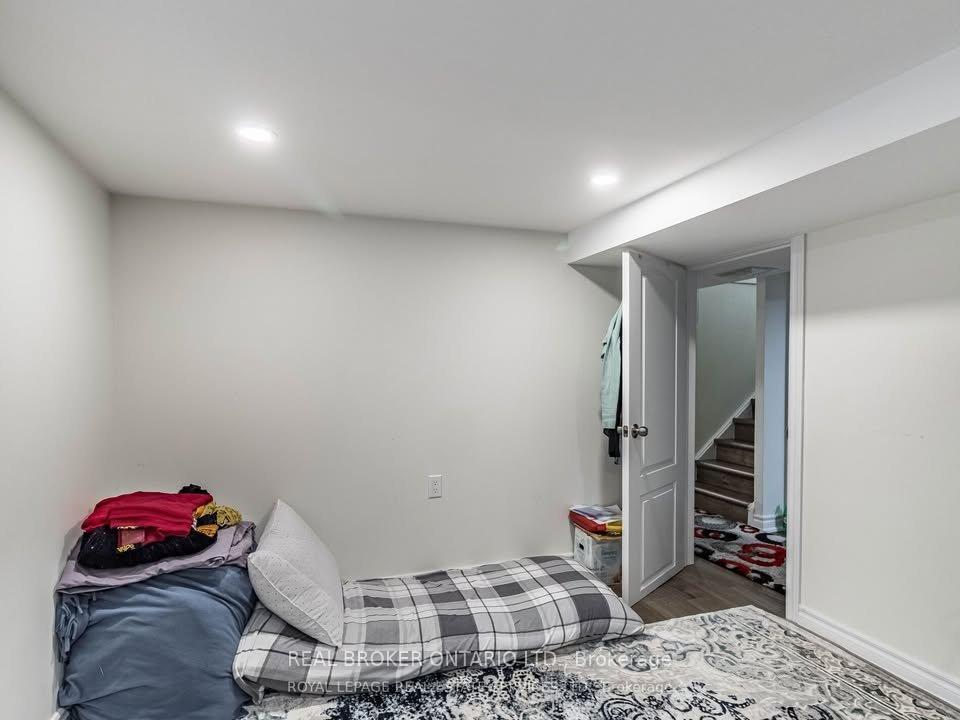 Photo 5 of Unit Bsmt, 92 Mill Street N, Brampton, Downtown Brampton — HOMEH