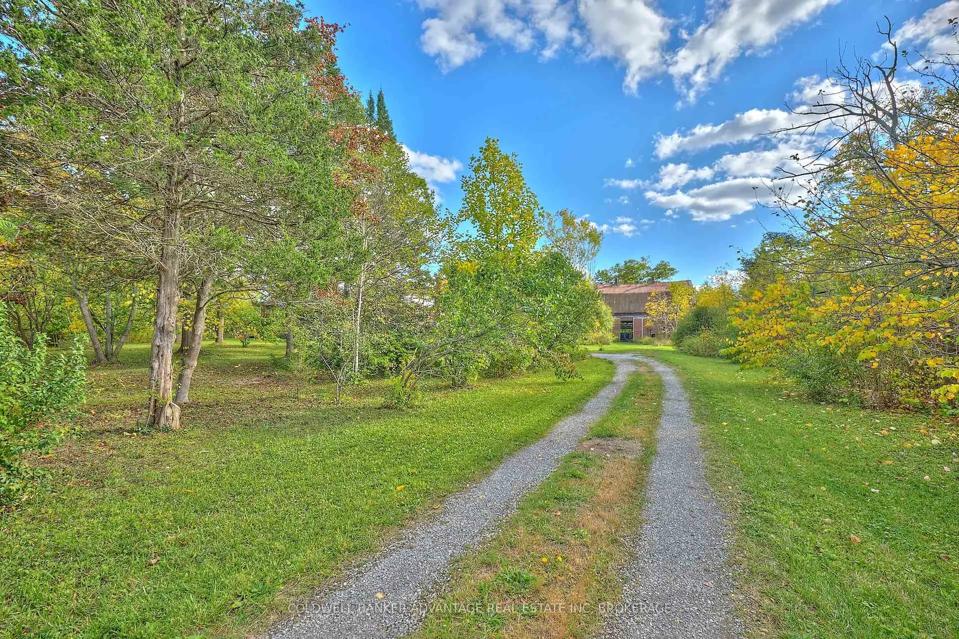 Photo 3 of 925 Carl Road, Welland, Cooks Mills — HOMEH