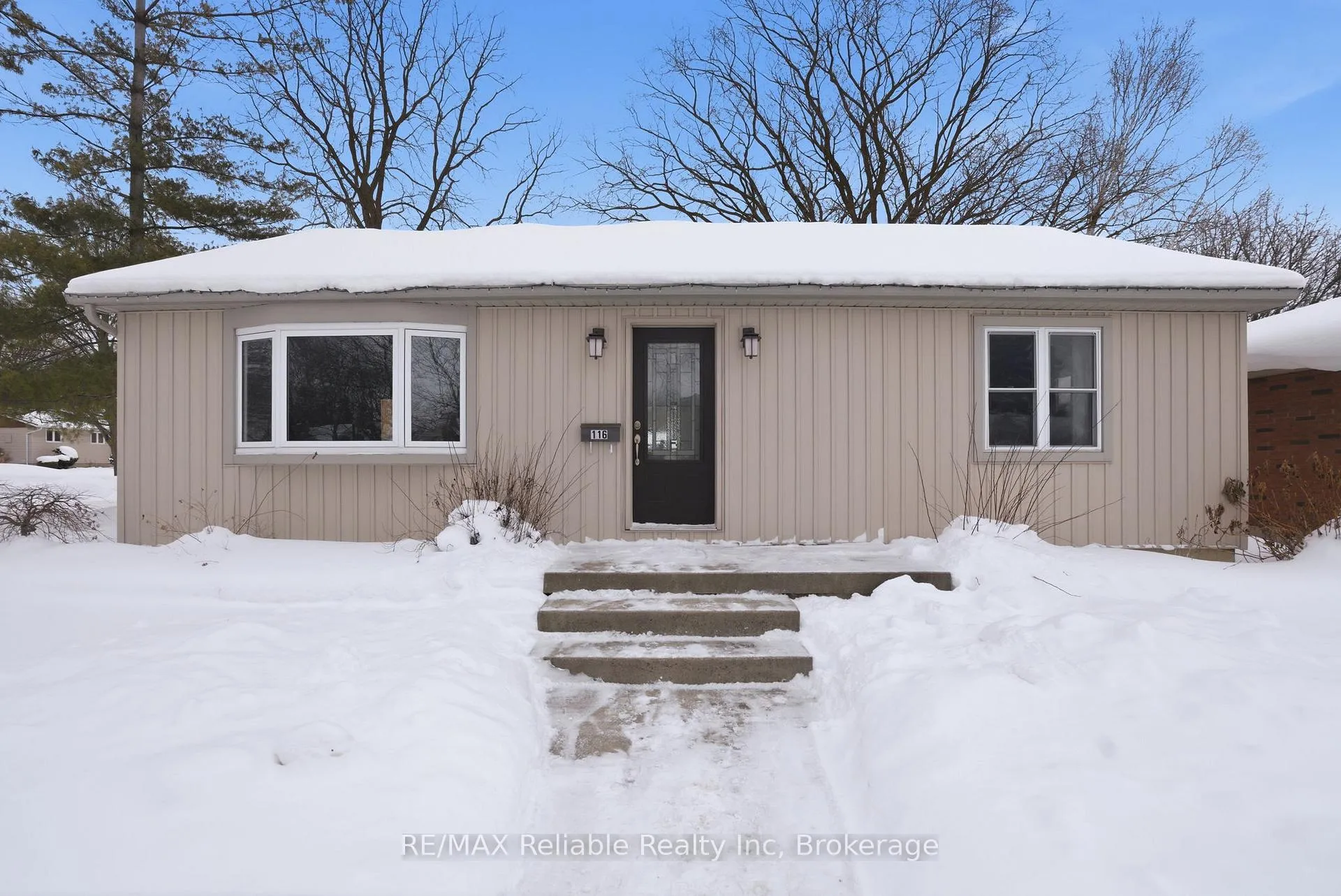 Photo 2 of 116 Oxford Street, Goderich, Goderich (Town) — HOMEH