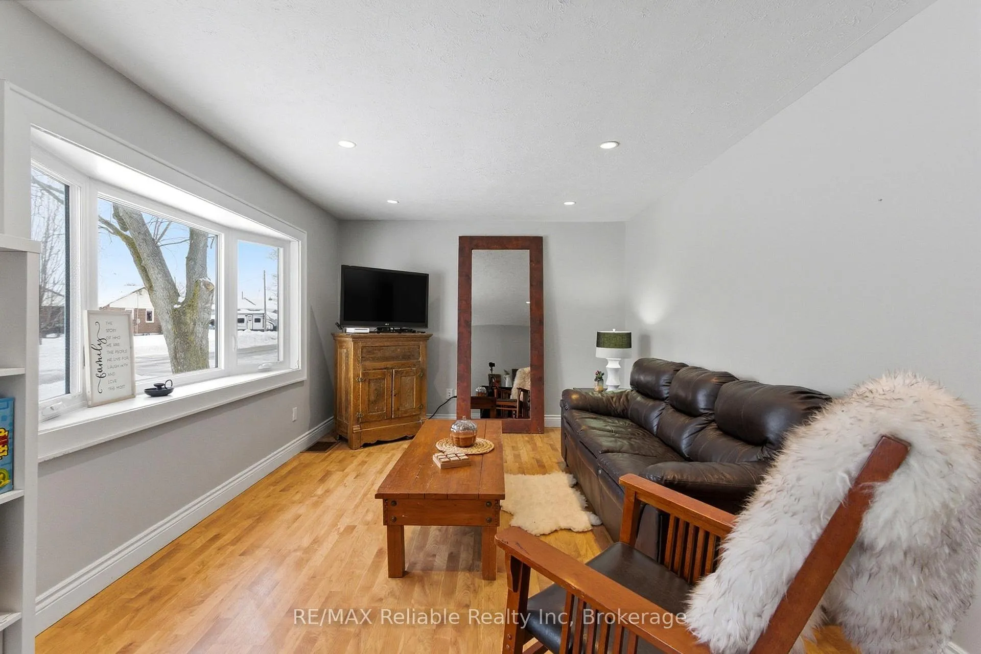 Photo 6 of 116 Oxford Street, Goderich, Goderich (Town) — HOMEH