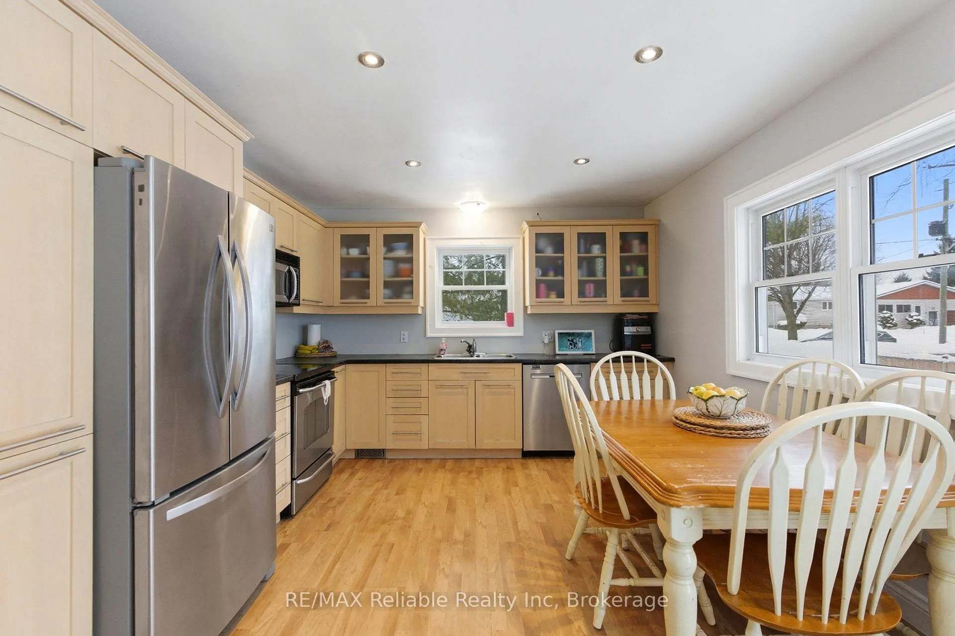 Photo 10 of 116 Oxford Street, Goderich, Goderich (Town) — HOMEH