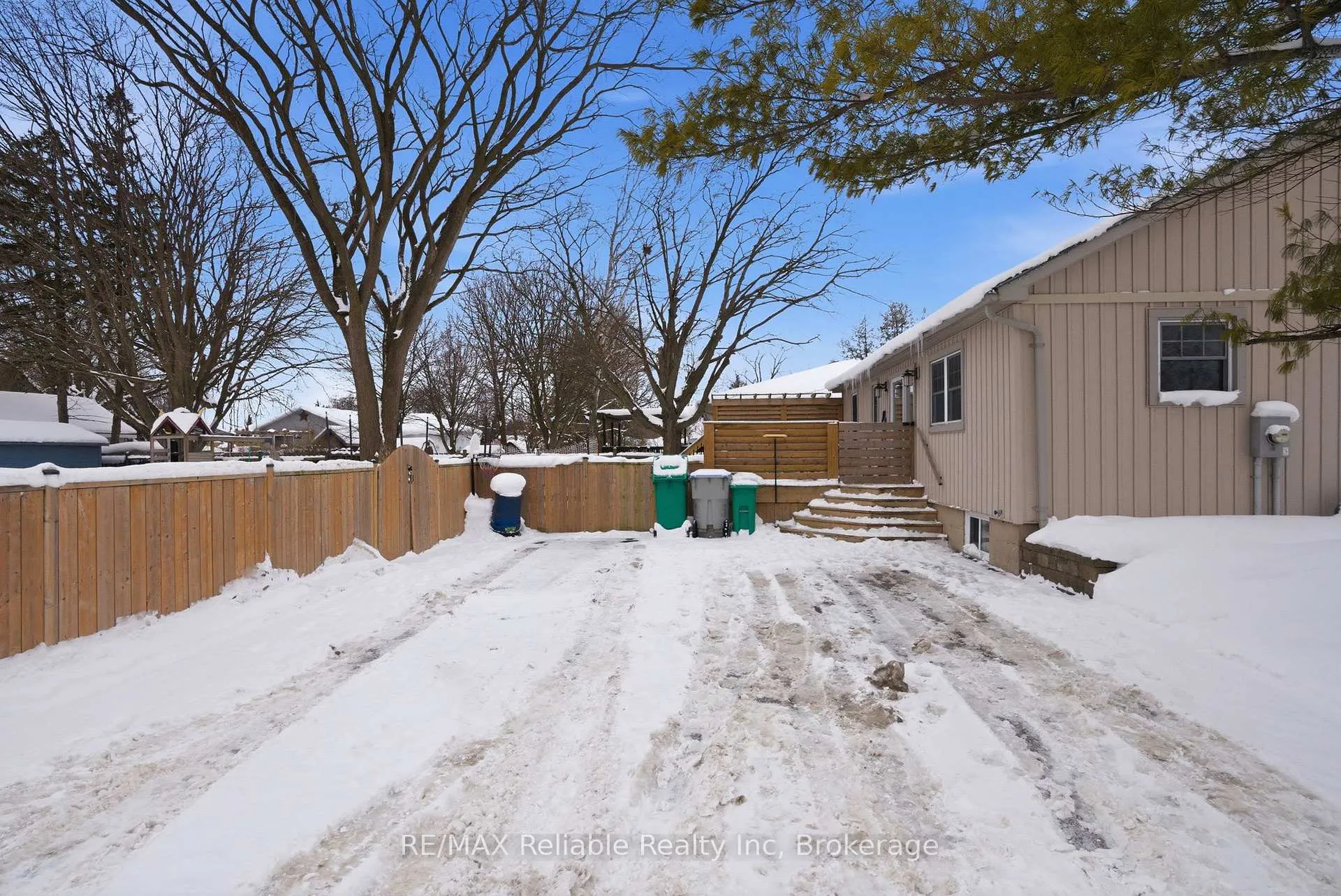 Photo 24 of 116 Oxford Street, Goderich, Goderich (Town) — HOMEH