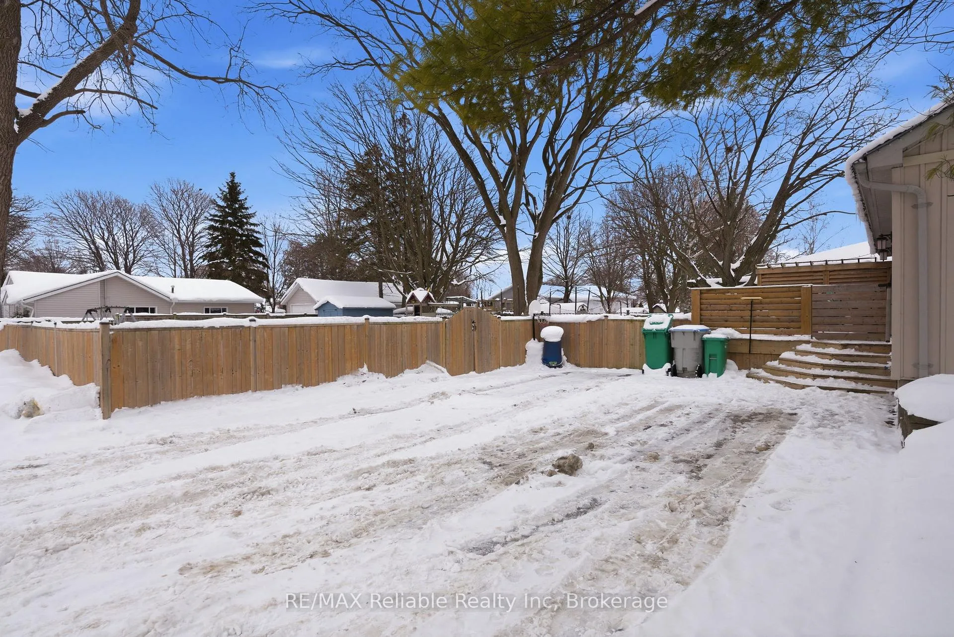 Photo 26 of 116 Oxford Street, Goderich, Goderich (Town) — HOMEH