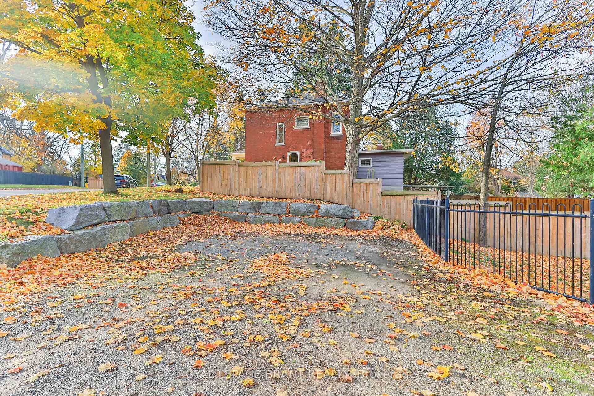 Photo 4 of 33 Baird Street, Brant, Paris — HOMEH