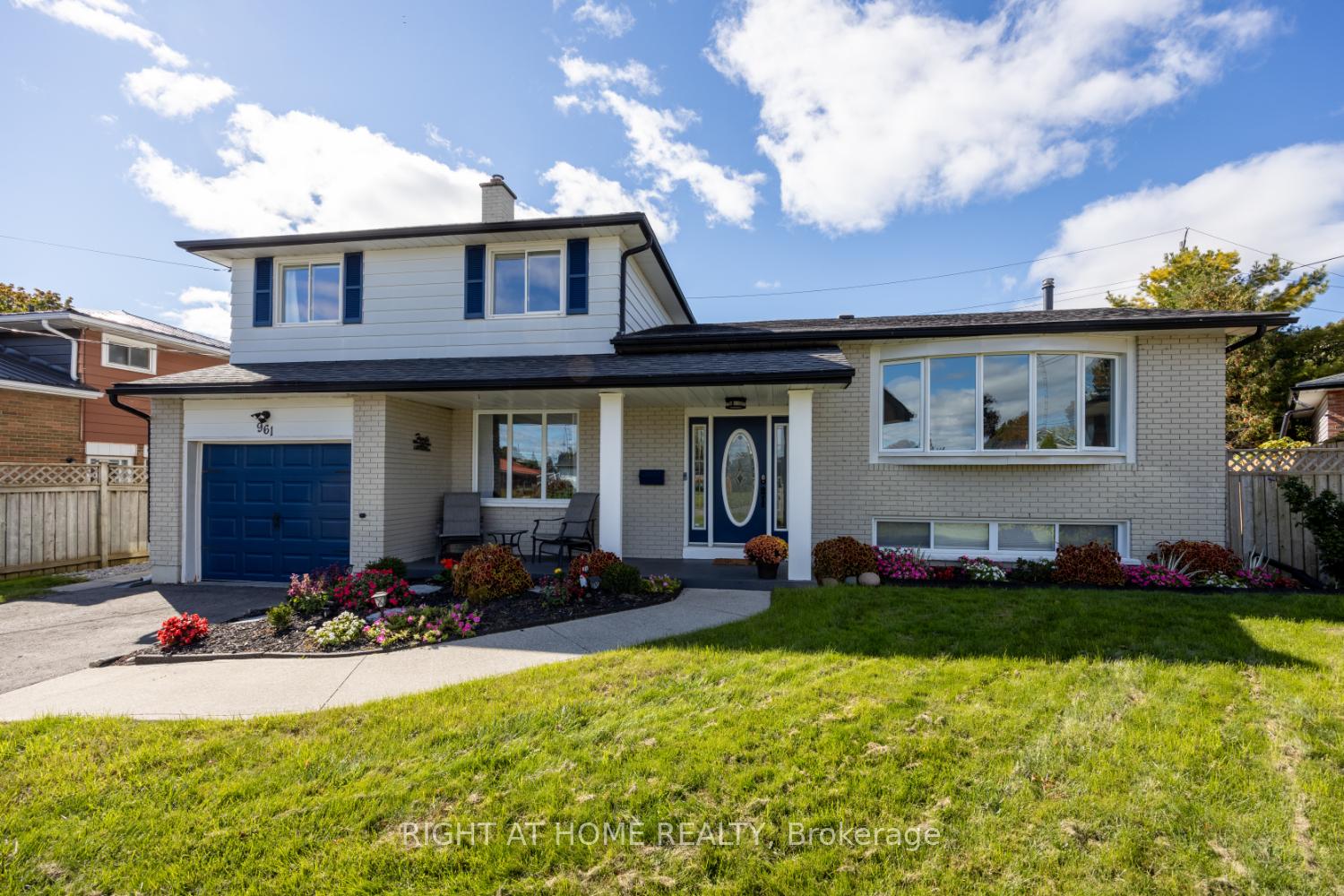 Front of 961 Curtis Crescent
