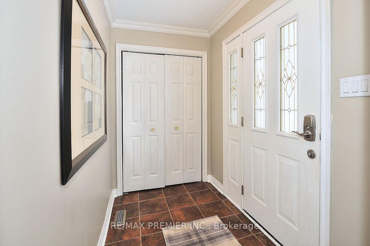 Photo 5 of 186 Bell Air Drive, Caledon, Bolton East — HOMEH