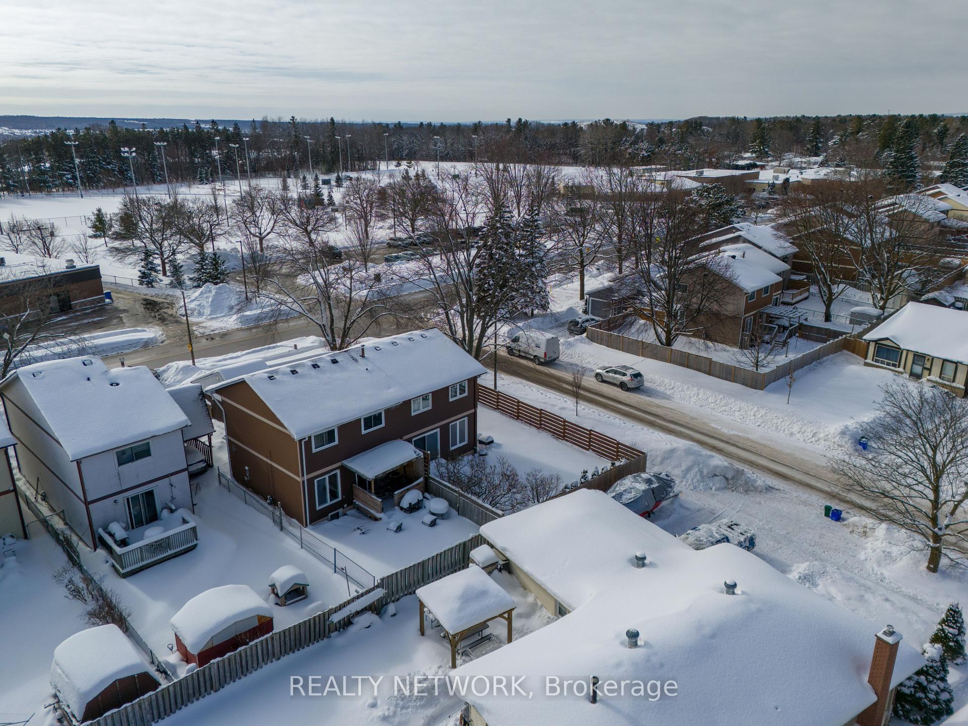 Photo 23 of 14 Lampman Lane, Barrie, 400 West — HOMEH