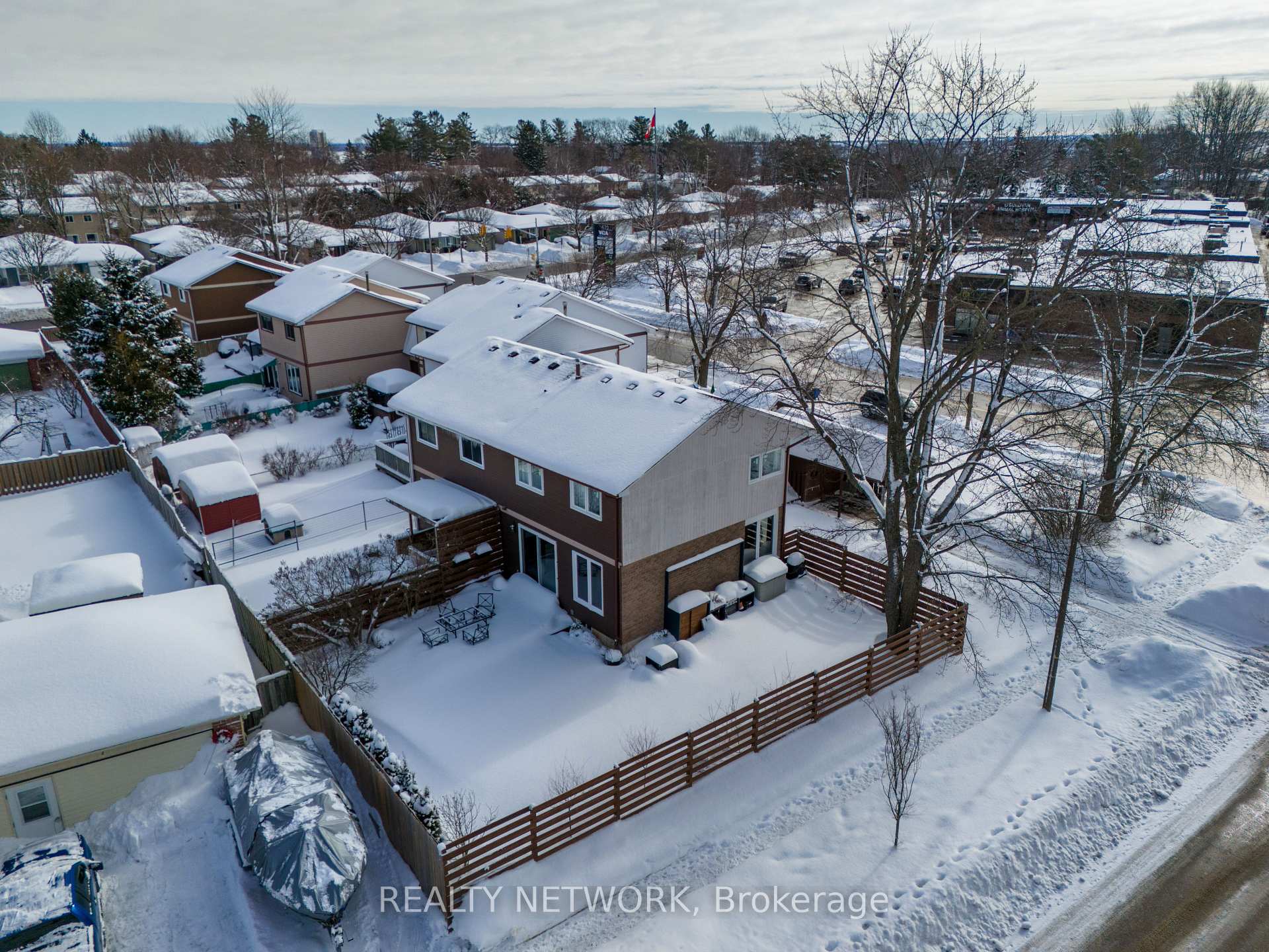 Photo 24 of 14 Lampman Lane, Barrie, 400 West — HOMEH