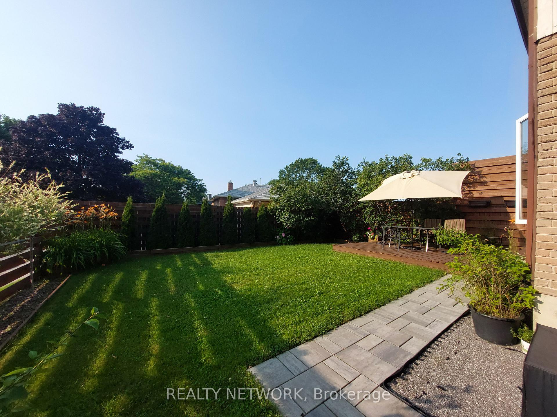 Photo 26 of 14 Lampman Lane, Barrie, 400 West — HOMEH