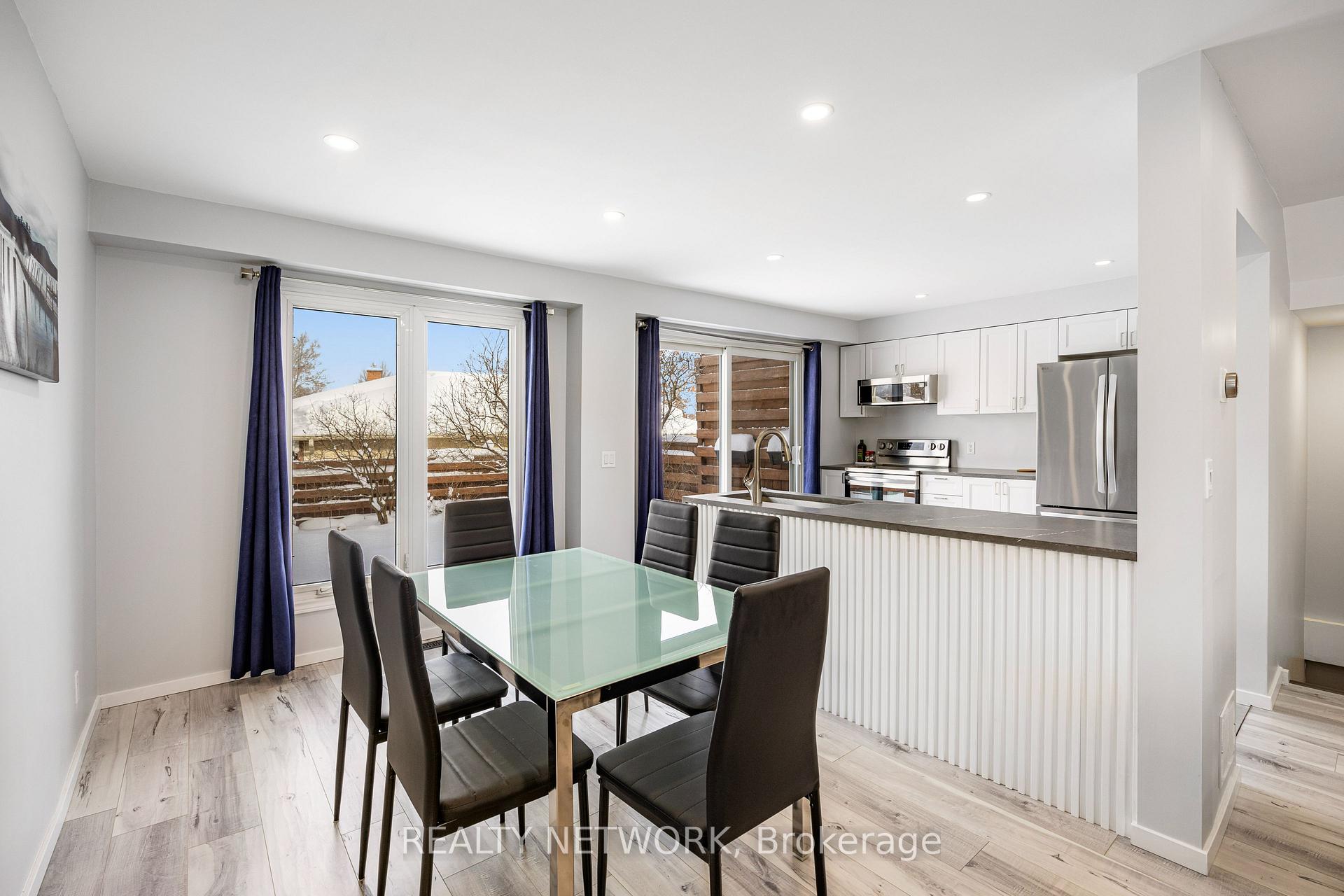 Photo 30 of 14 Lampman Lane, Barrie, 400 West — HOMEH