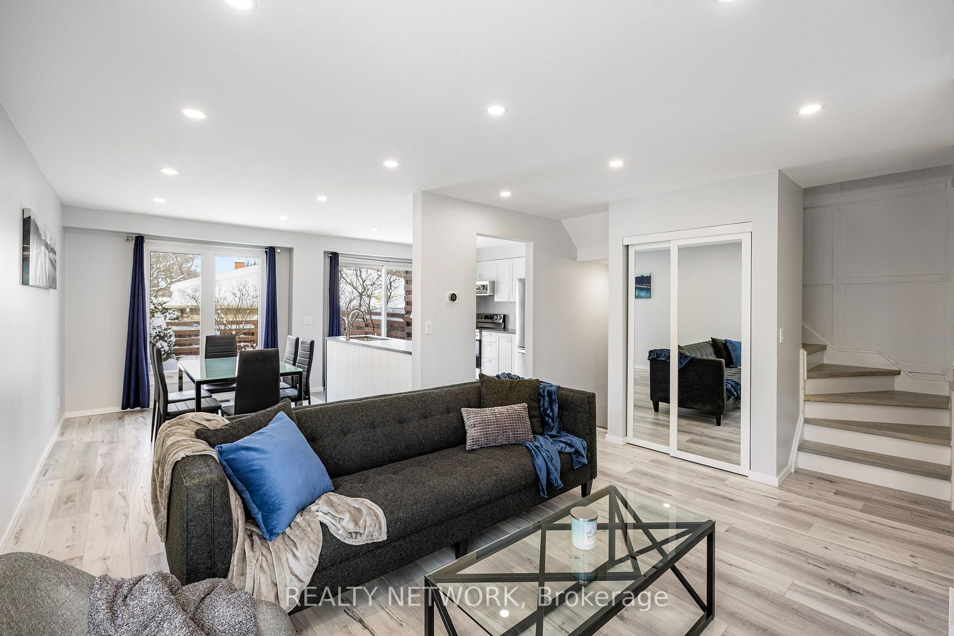 Photo 33 of 14 Lampman Lane, Barrie, 400 West — HOMEH