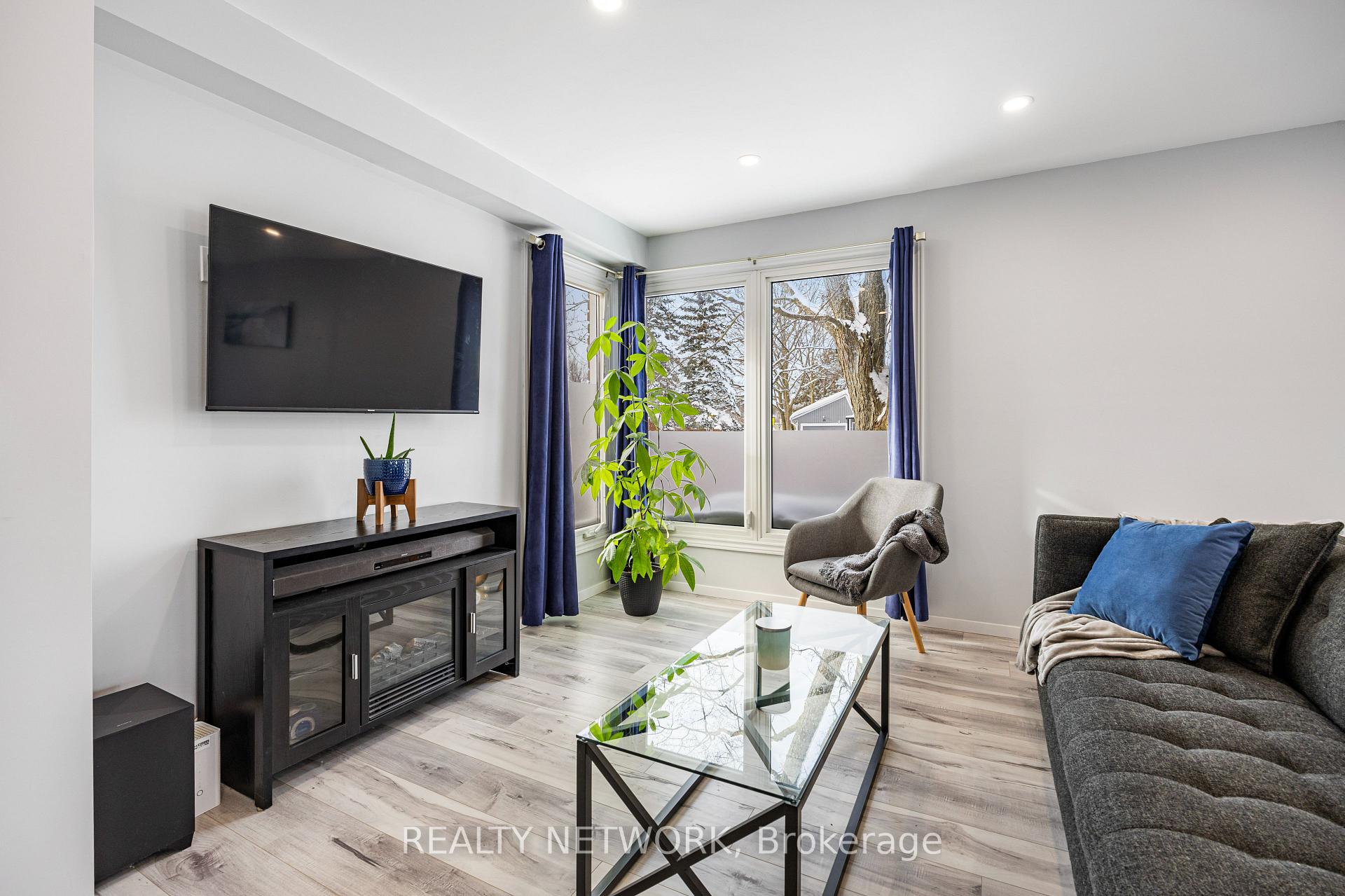 Photo 34 of 14 Lampman Lane, Barrie, 400 West — HOMEH