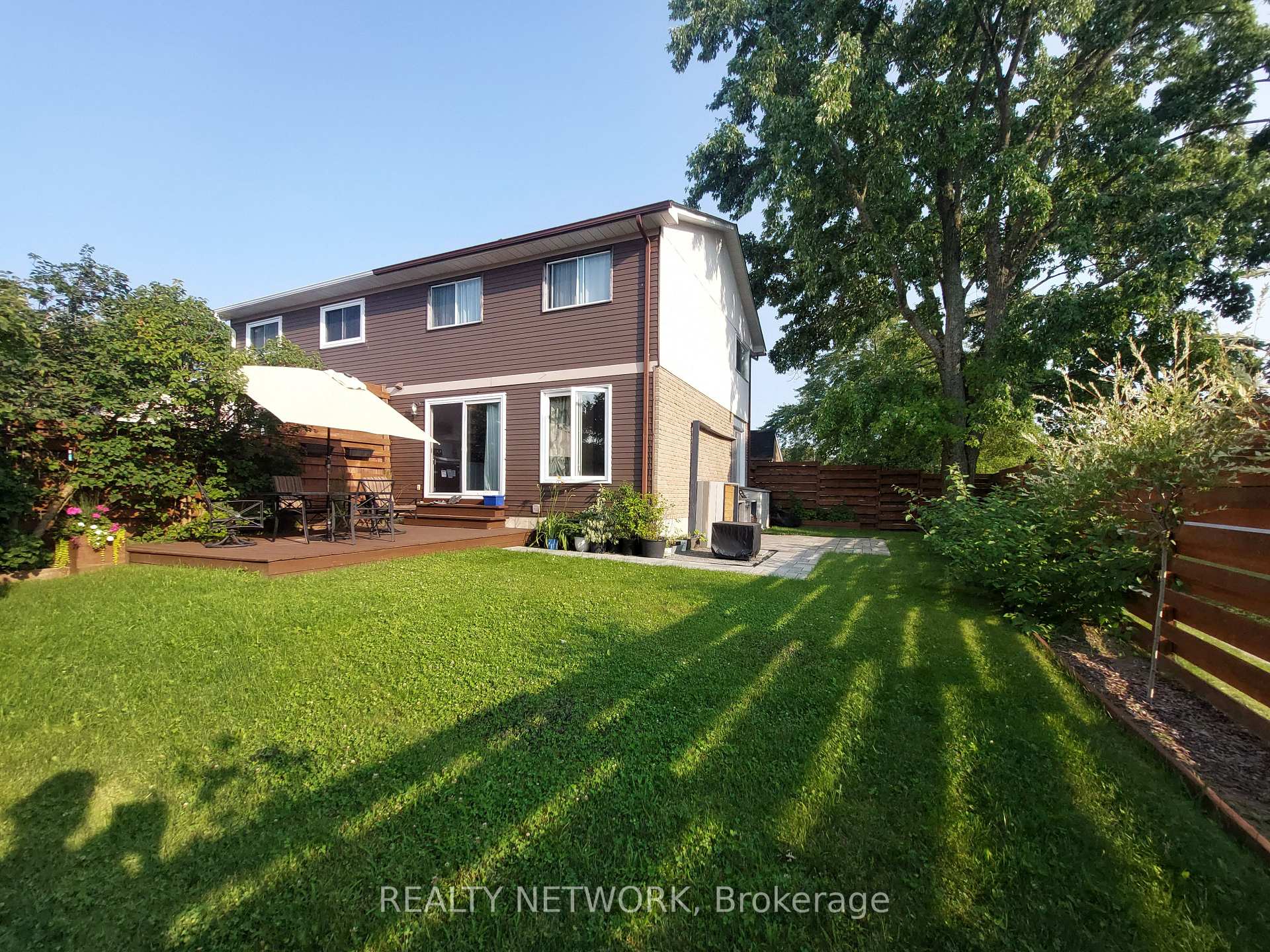 Photo 6 of 14 Lampman Lane, Barrie, 400 West — HOMEH