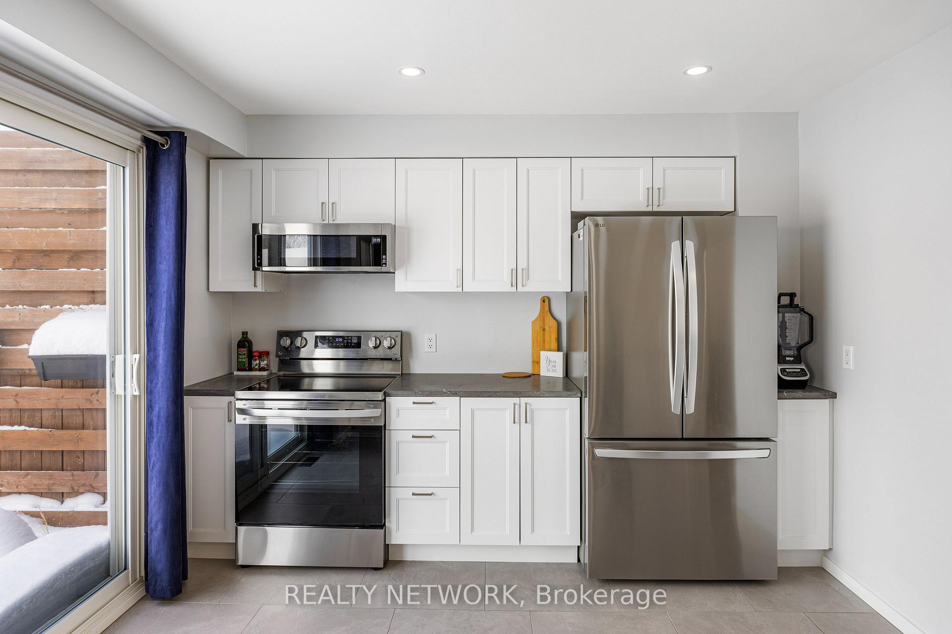 Photo 9 of 14 Lampman Lane, Barrie, 400 West — HOMEH