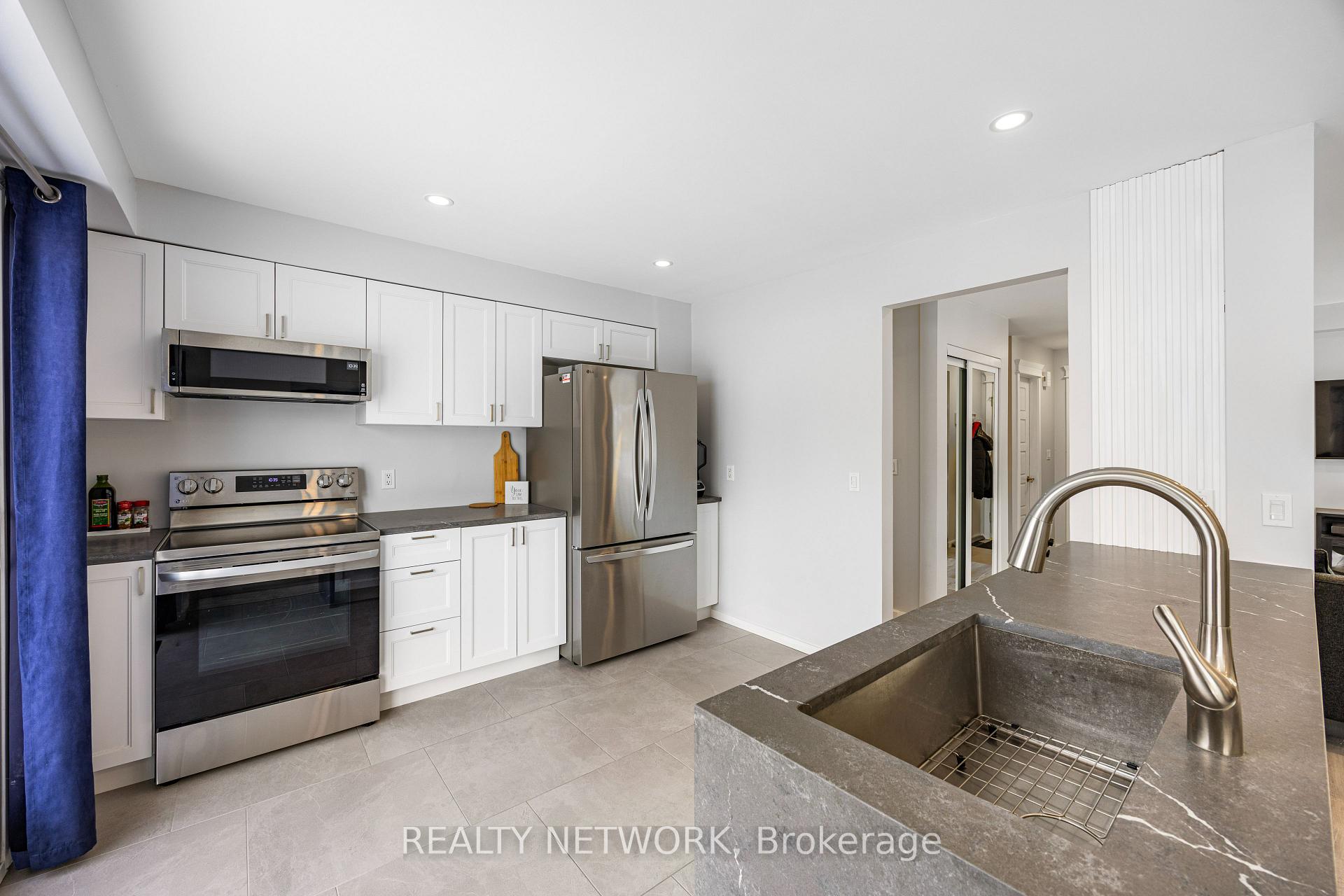 Photo 10 of 14 Lampman Lane, Barrie, 400 West — HOMEH