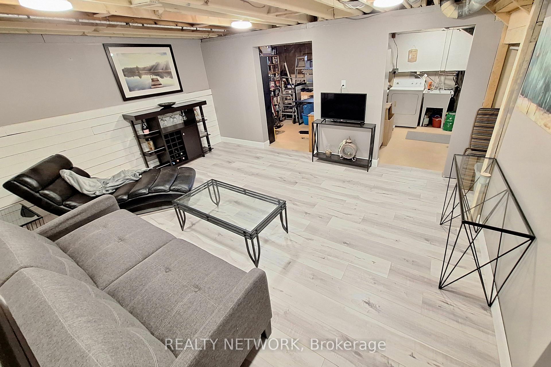 Photo 17 of 14 Lampman Lane, Barrie, 400 West — HOMEH
